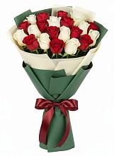 Букет Микс из красных и белых роз в Покрове