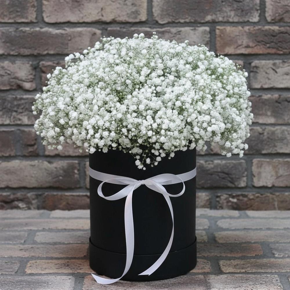 Цветочная композиция из Гипсофила в шляпной коробке в Покрове