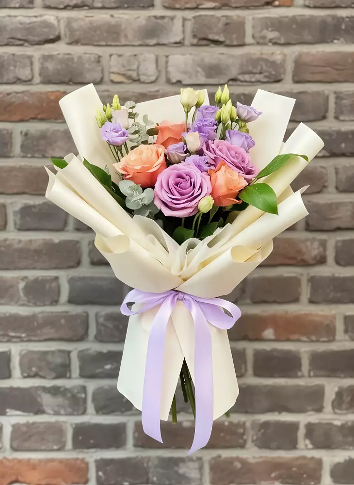 Букет цветов из: Лизиантусы и Розы в Покрове