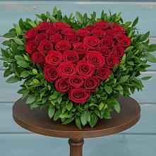 Цветочная композиция из Розы в виде сердца в Покрове