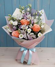 Букет цветов из:  Лизиантусы, Розы, Альстромерии и Гипсофила в Покрове