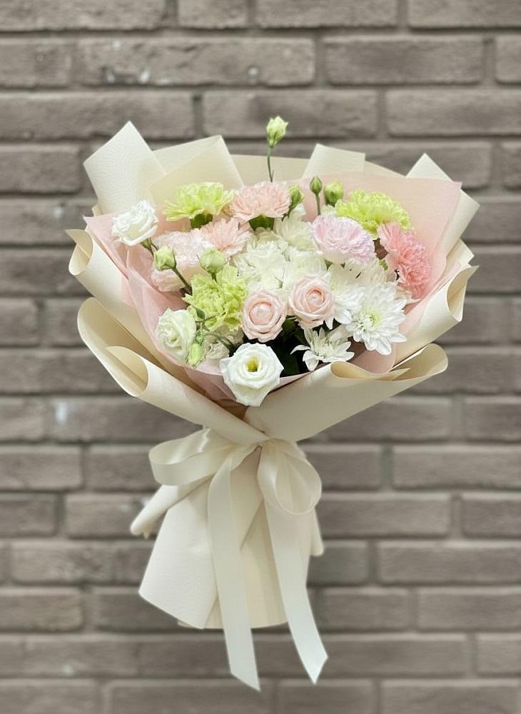 Букет цветов из: Гвоздики, Розы, Лизиантусы и Хризантемы в Покрове