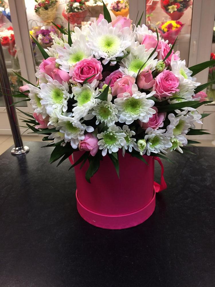 Цветочная композиция из Розы и Хризантемы в шляпной коробке в Покрове