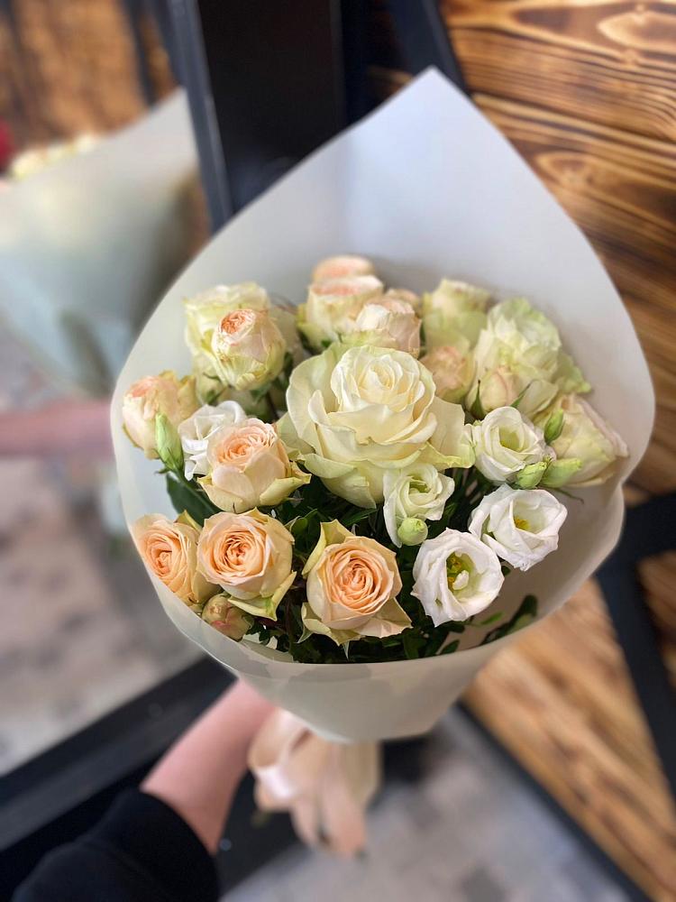 Букет цветов из: Розы и Лизиантусы в Покрове